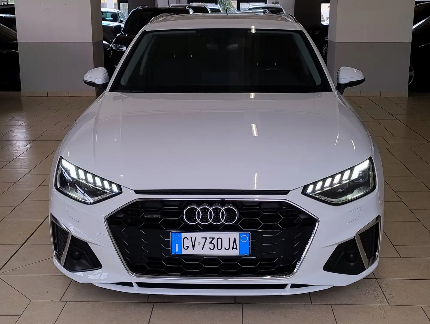 Audi A4 40 tdi mhev S line quattro 204cv s-tronic MATRIX Bianco - 2