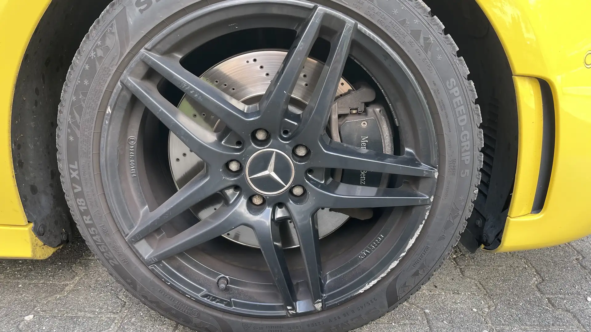 Mercedes-Benz A 250 7G-DCT AMG Line Gelb - 1