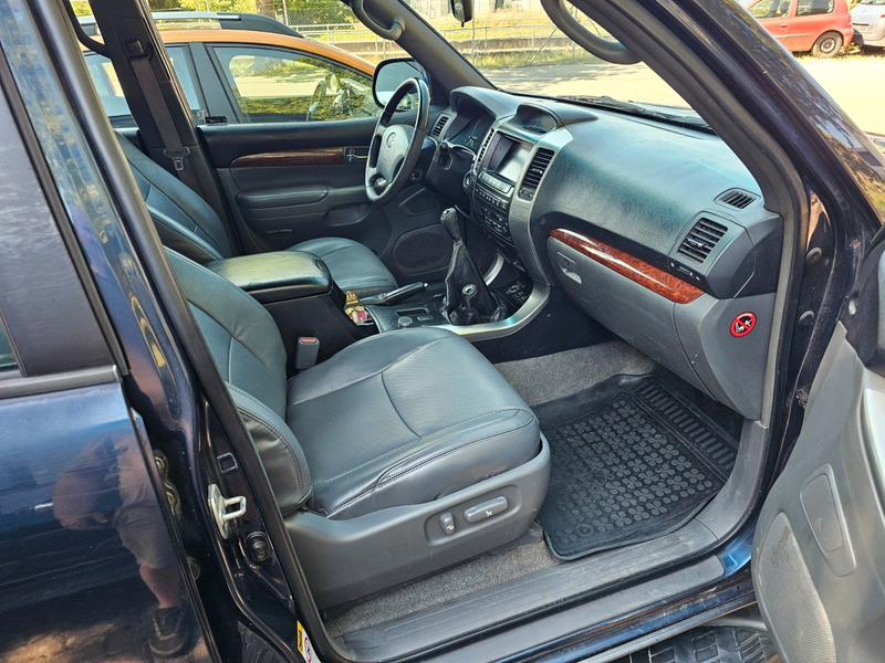 Toyota Land Cruiser 3.0 D-4D Leder Navi 8 Sitzer — photo 13