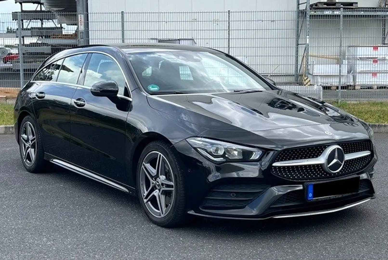 Mercedes-Benz CLA 220 CLA 220 d 4Matic Shooting Brake 8G-DCT AMG Line Černá - 1