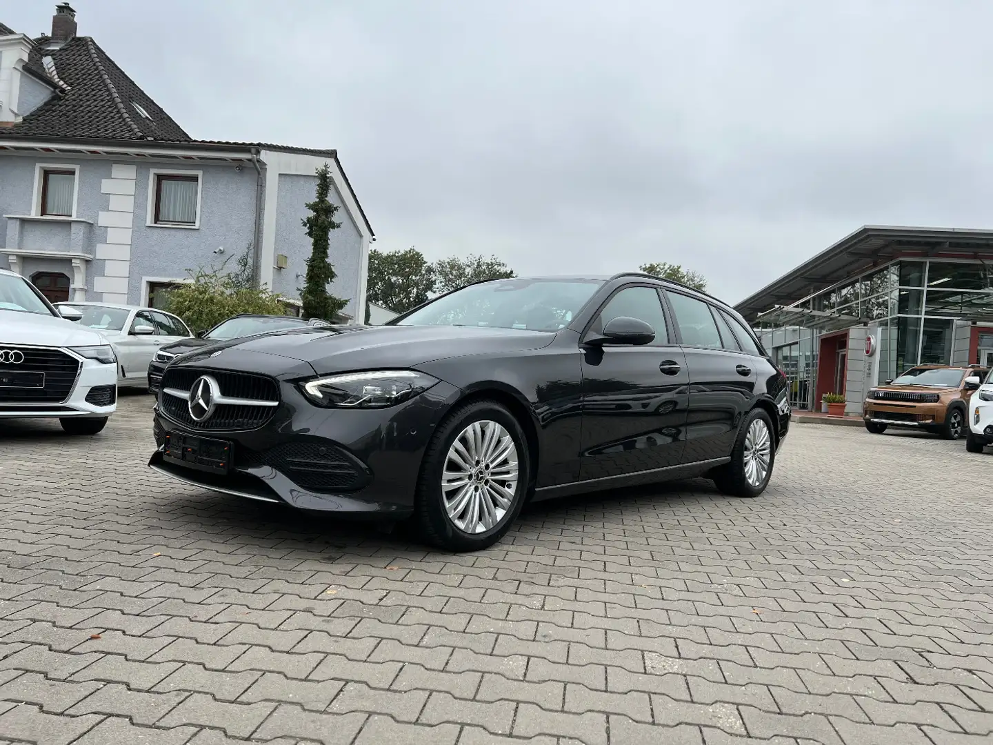 Mercedes-Benz C 220 d T *LED Navi Sitzh. Kamera Alu DAB Sitzh.* Grau - 1