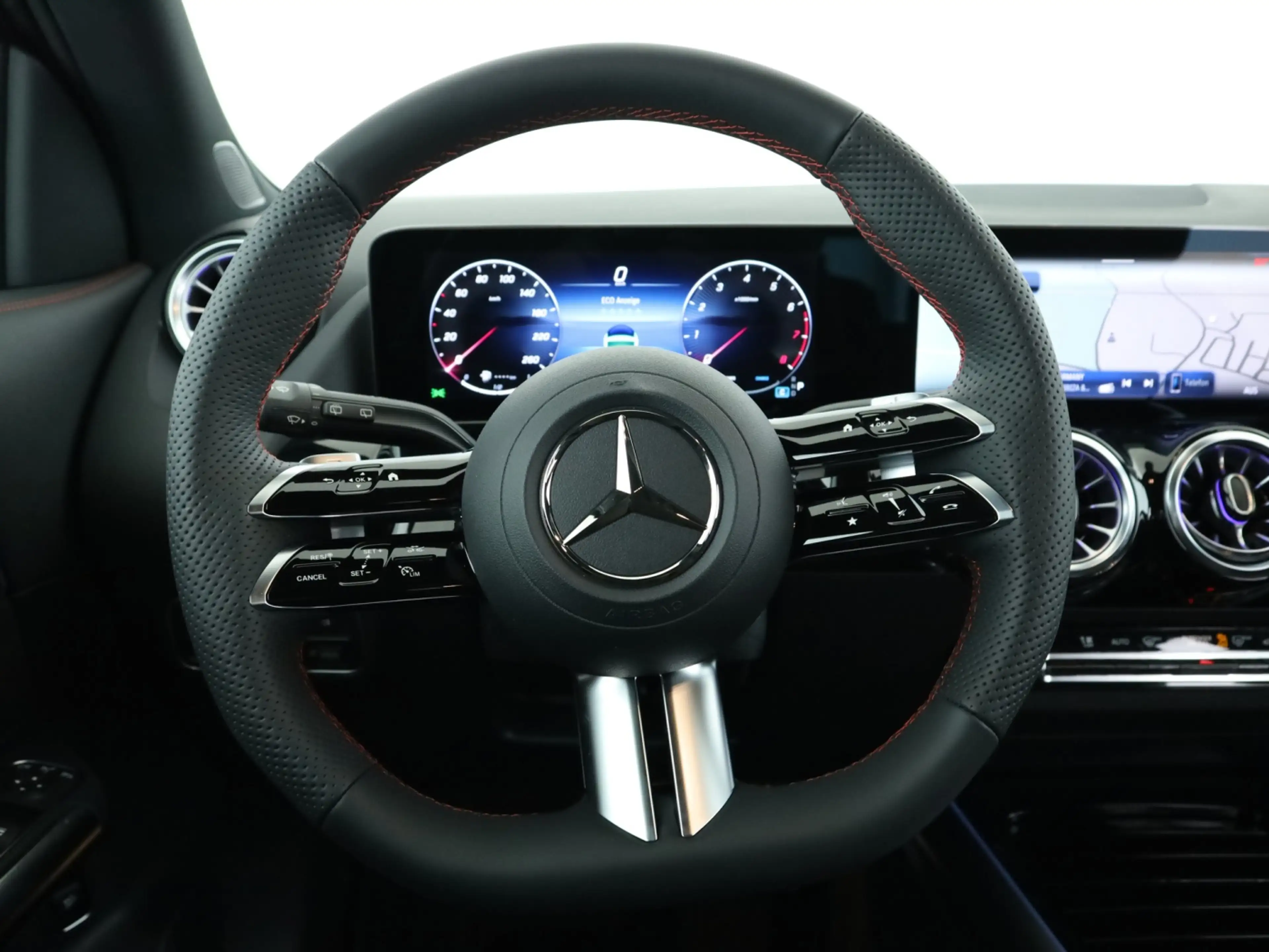Mercedes-Benz GLA 200 AHK AUT DynLicht Fernlichtass. Kam. LED — photo 11