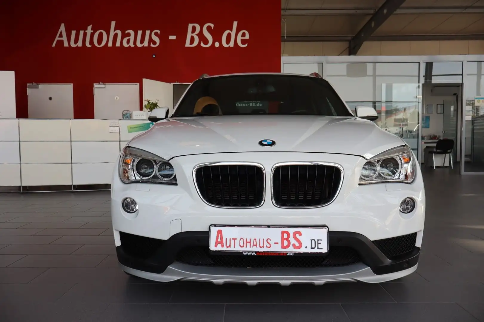 BMW X1 18 d sDrive Automatik,PDC,Navi,Xenon,3.Hand Weiß - 2