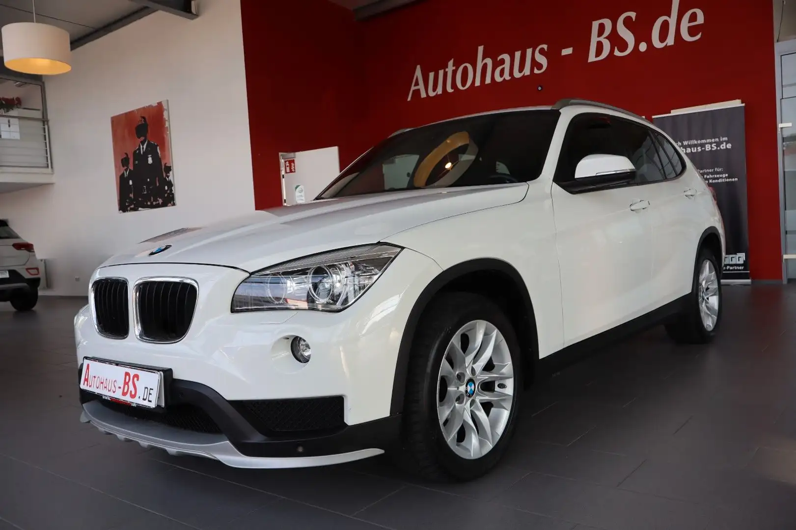 BMW X1 18 d sDrive Automatik,PDC,Navi,Xenon,3.Hand Weiß - 1