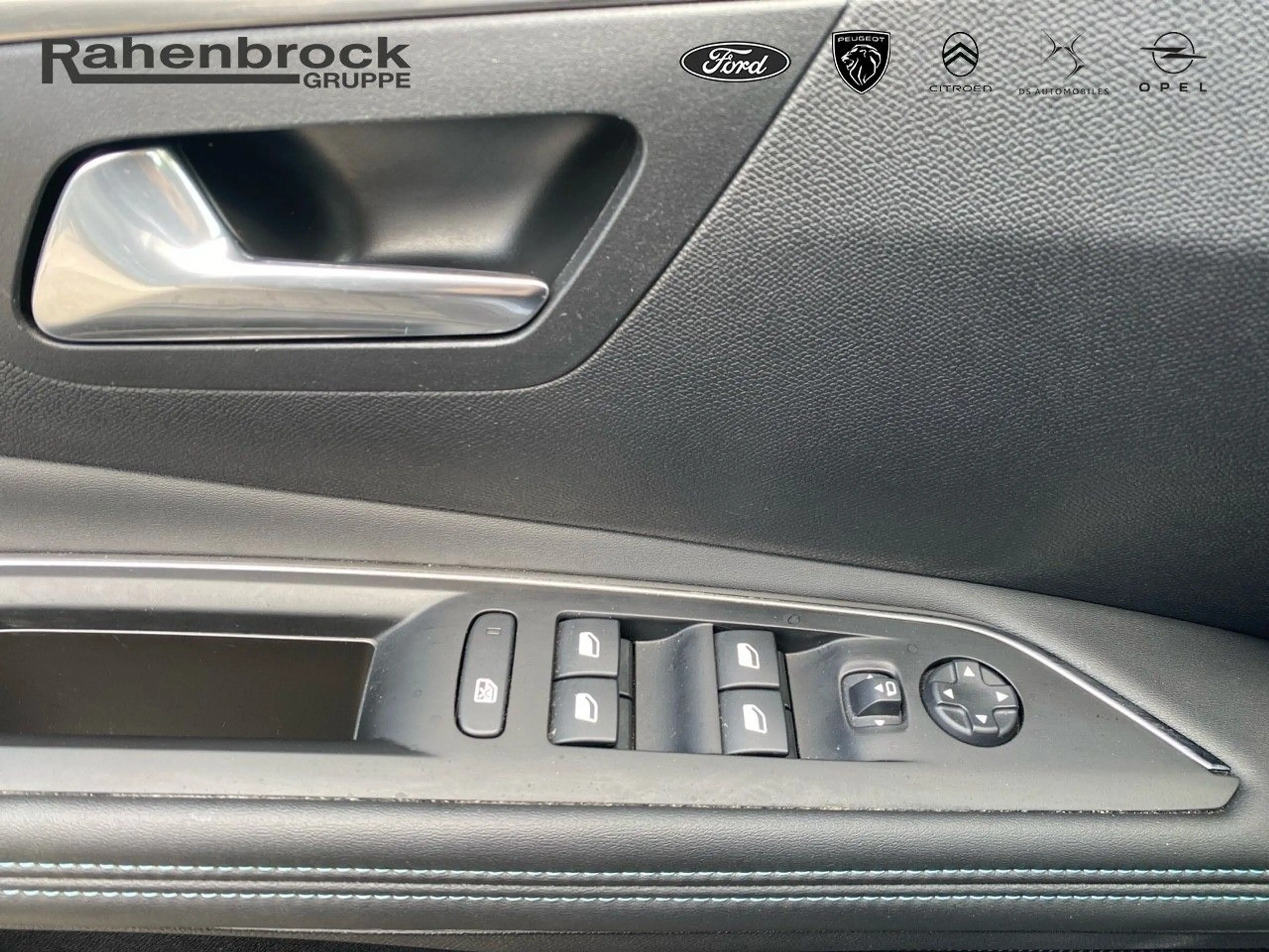 Peugeot 3008 Allure PureTech 130 Kamera Navi Sitzheizung — photo 12