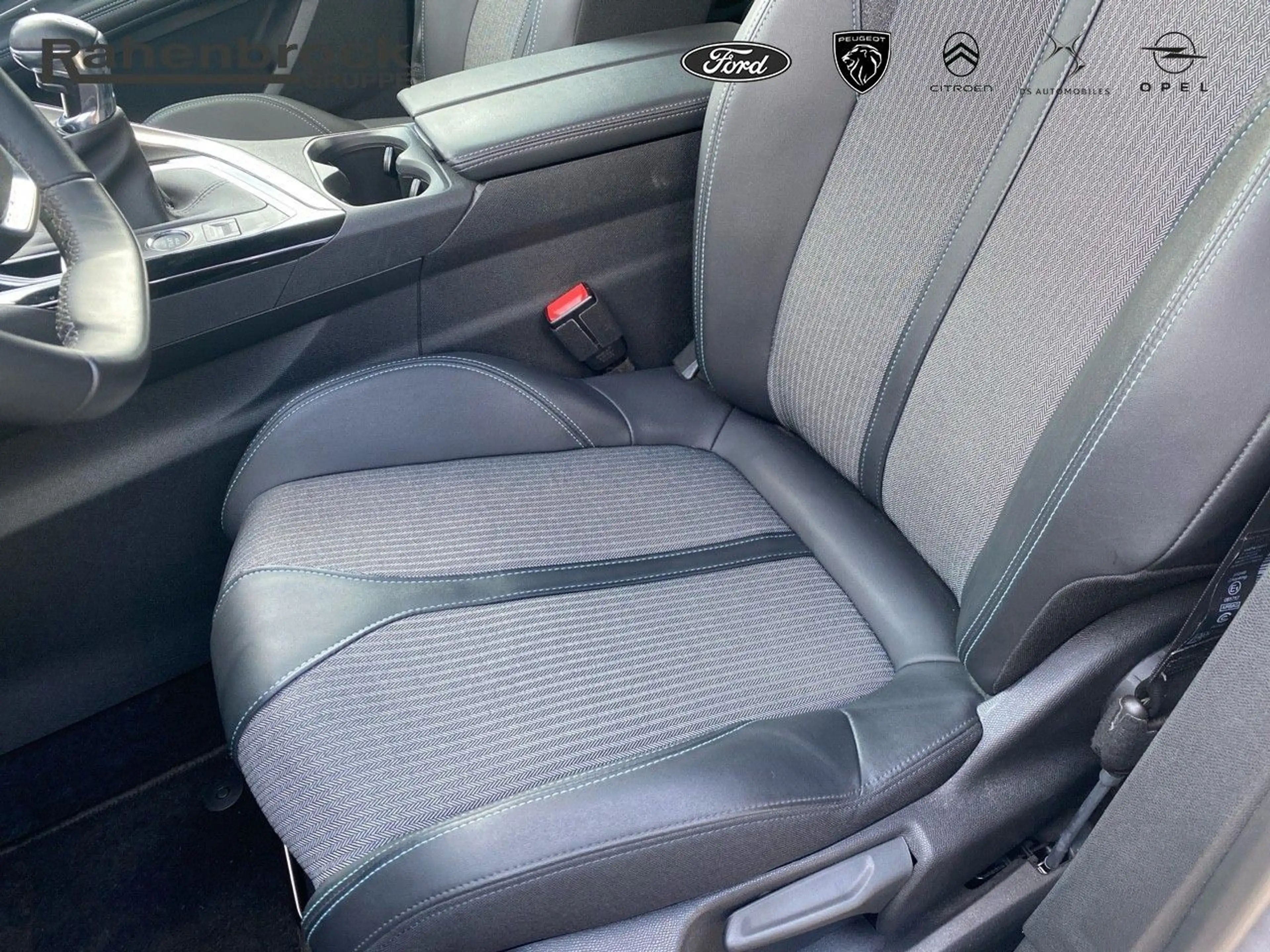 Peugeot 3008 Allure PureTech 130 Kamera Navi Sitzheizung — photo 9