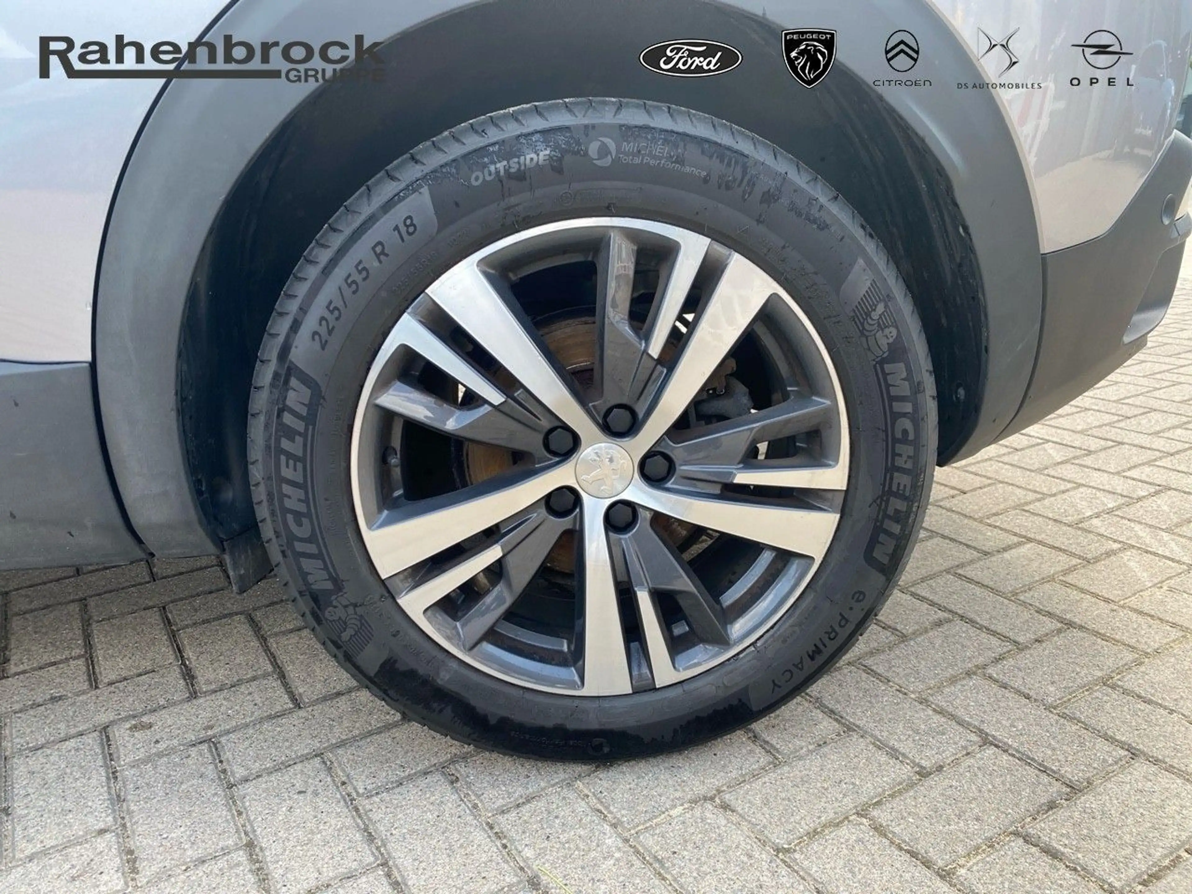 Peugeot 3008 Allure PureTech 130 Kamera Navi Sitzheizung — photo 11