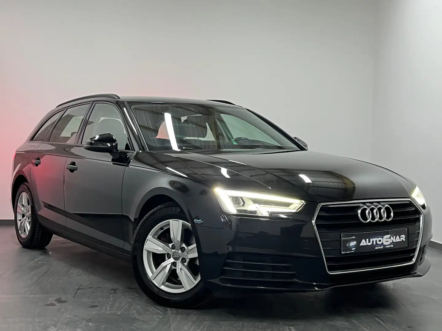 Audi A4 Avant 35 TDi - Boite Auto - Carnet - Xenon - EU6.2 Černá - 1