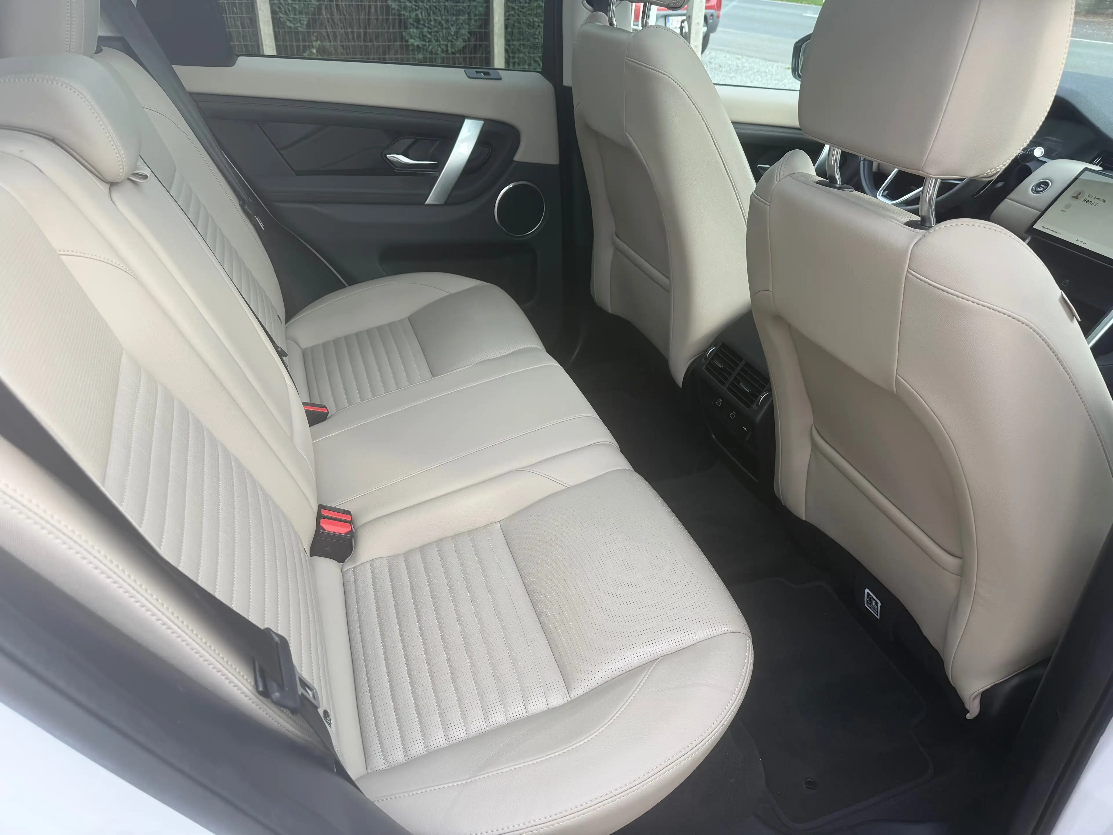 Land Rover Discovery Sport 2.0 Turbo MHEV AWD P200 Dynamic SE — photo 10