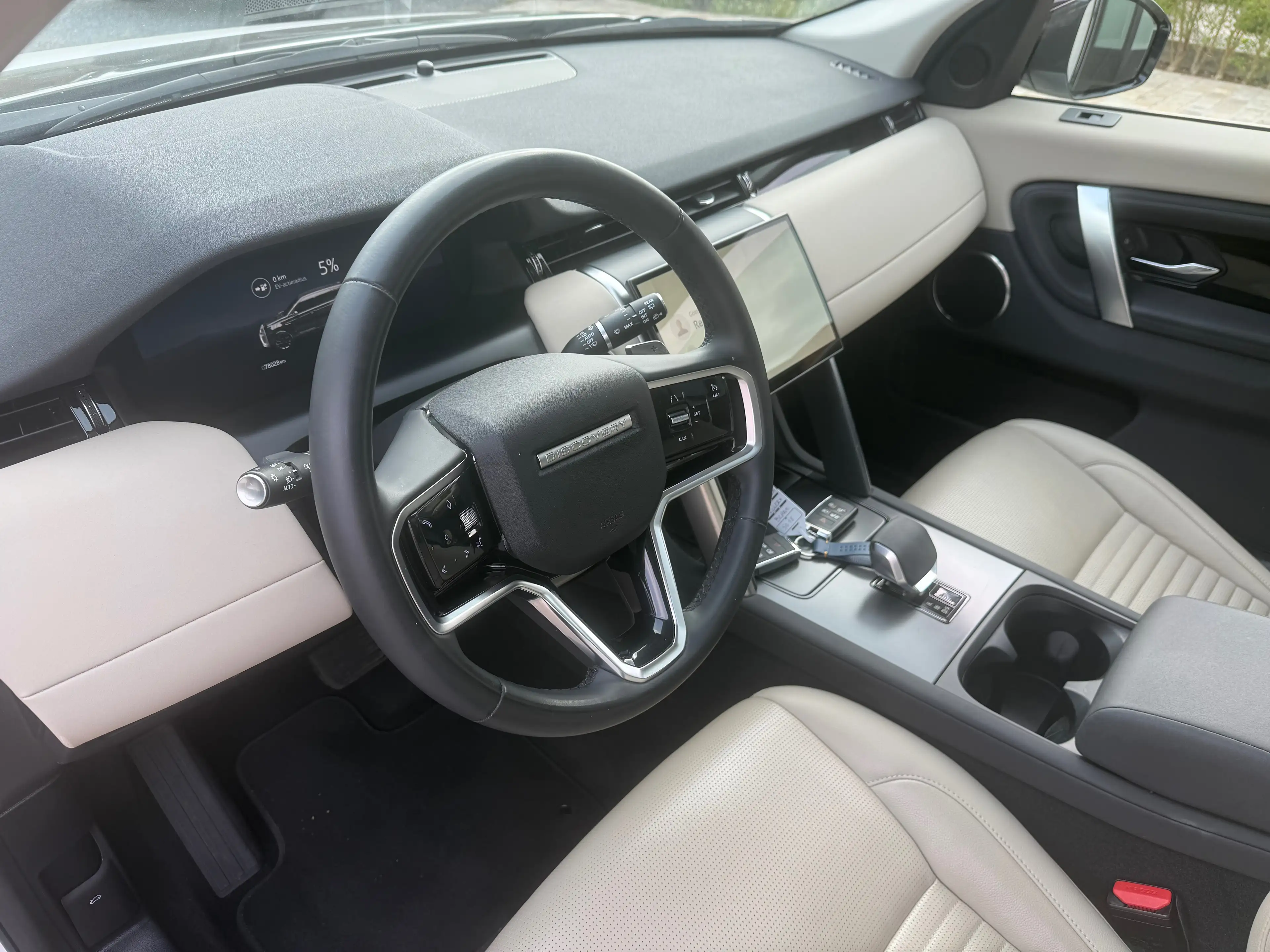 Land Rover Discovery Sport 2.0 Turbo MHEV AWD P200 Dynamic SE — photo 12