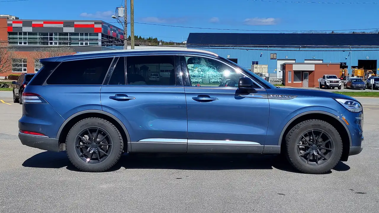 Lincoln Aviator снимка Lincoln Aviator