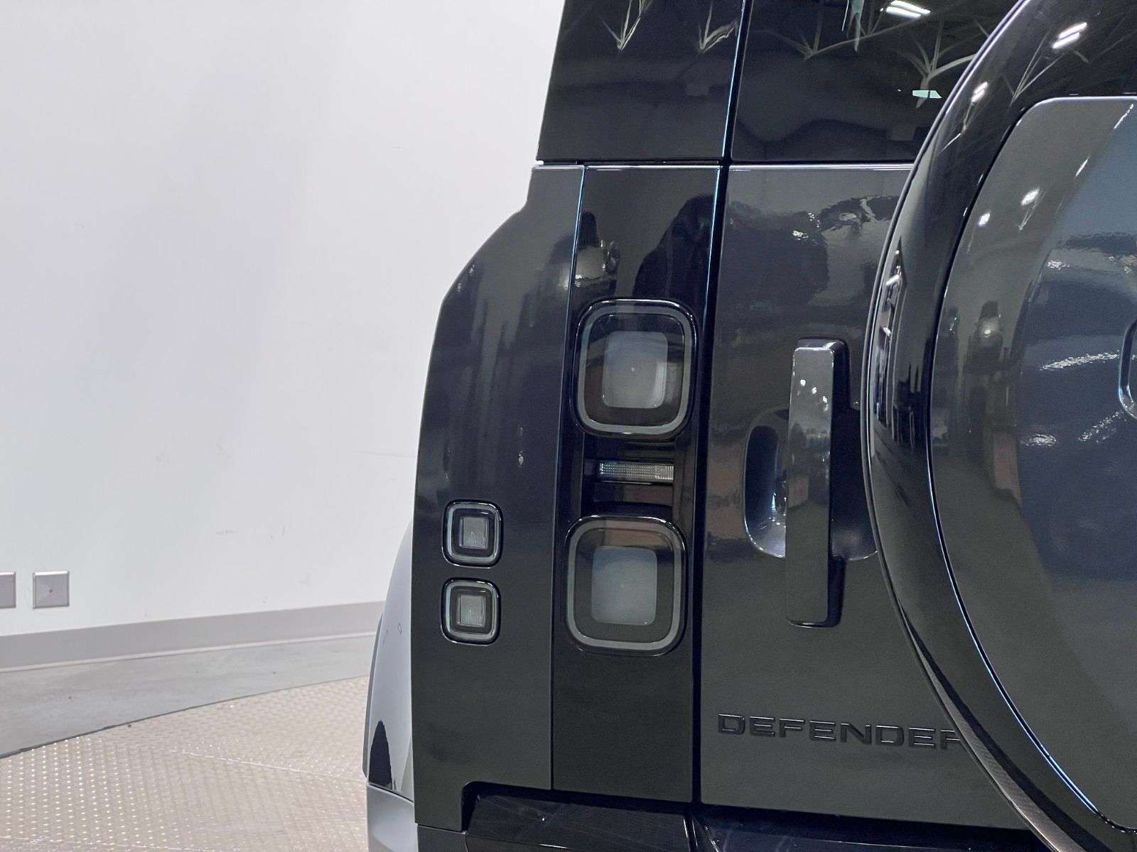 2026 Land Rover Defender 110 P300 S | LEASE FROM $899 PER MONTH thumb 11