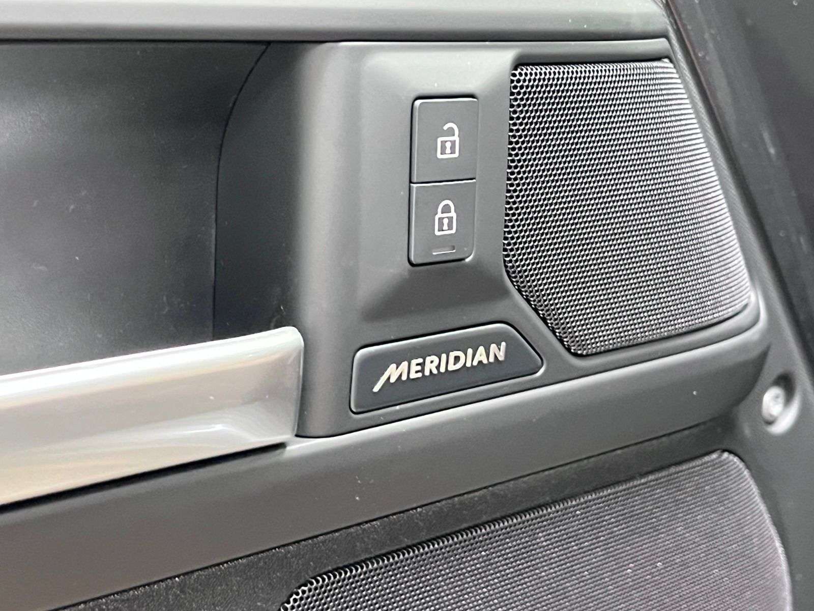 2026 Land Rover Defender 110 P300 S | LEASE FROM $899 PER MONTH thumb 31