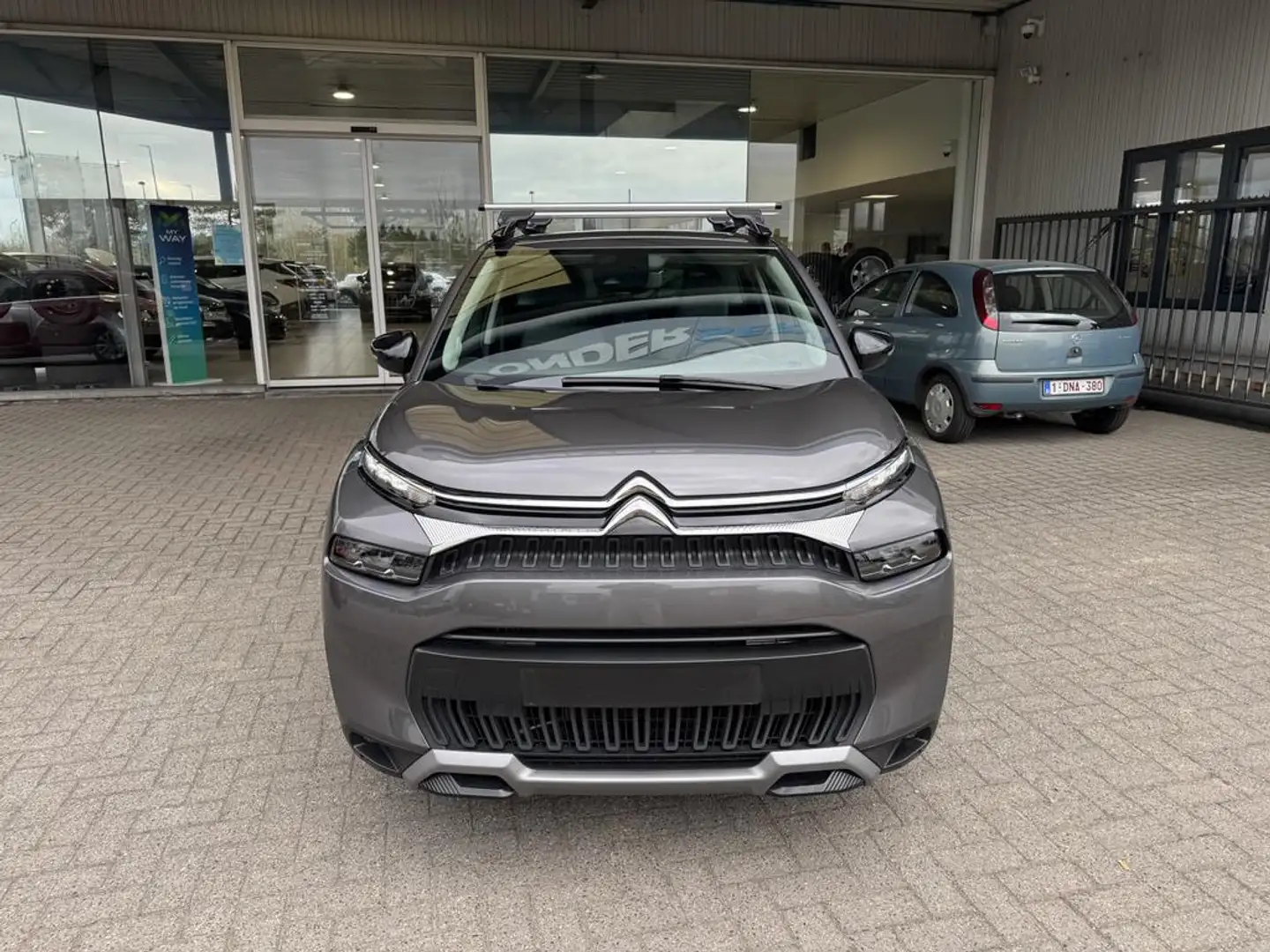 Citroen C3 Aircross SHINE 1.5 BlueHDi 110 PK 6v / GPS / Apple Carplay Grijs - 2