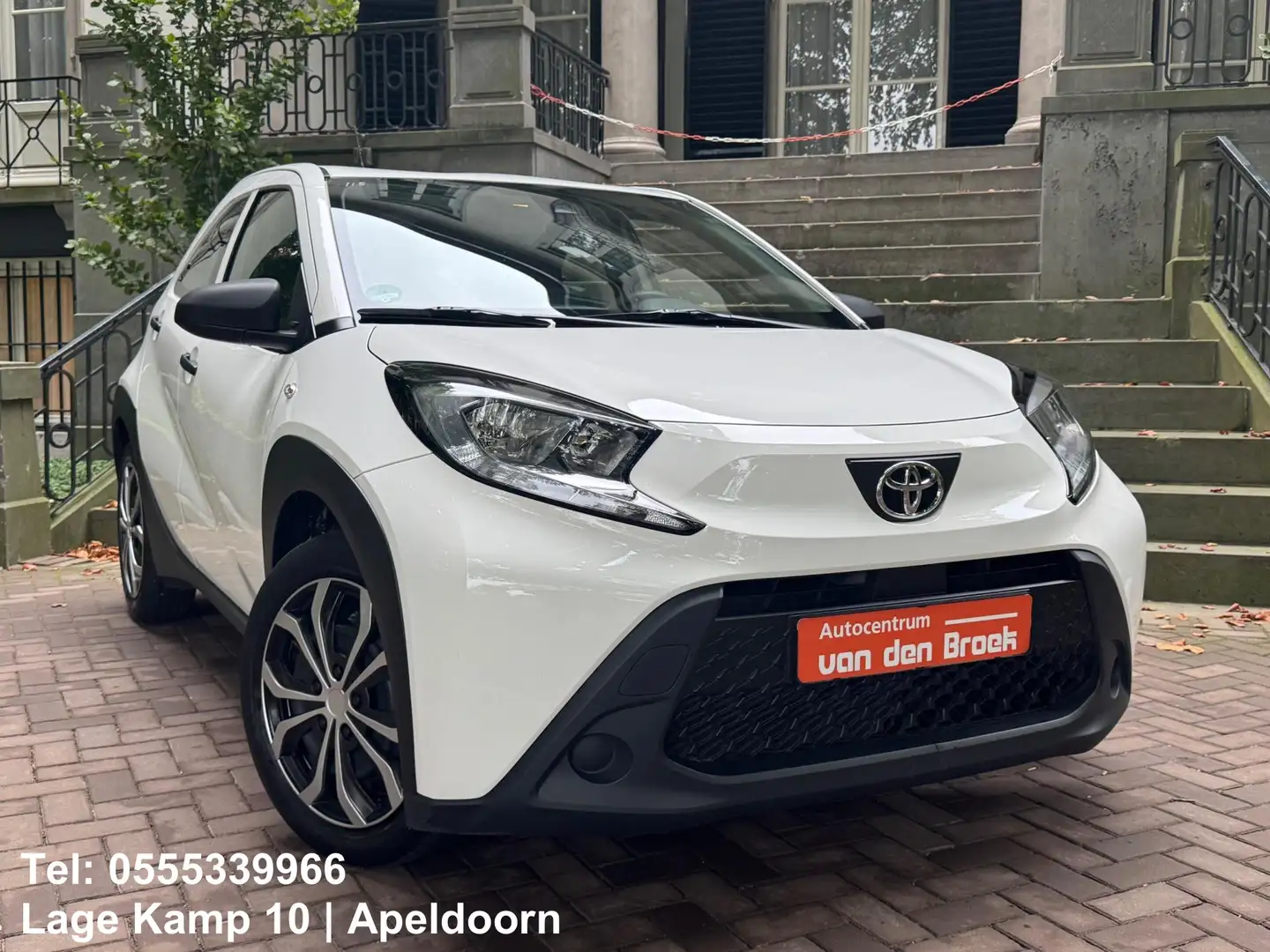 Toyota Aygo X 1.0 VVT-i MT Premium CarPlay Airco Cruise/Adaptief Wit - 2