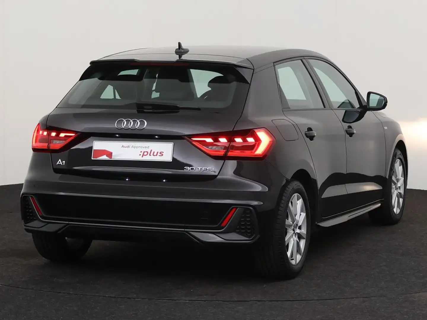 Audi A1 Sportback S-Line 30 TFSI 116 PK S-tronic / PDC / C Zwart - 2