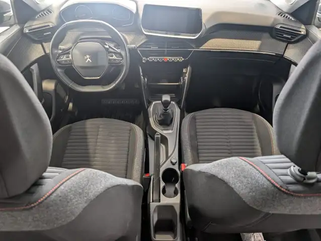Peugeot 2008 view 17