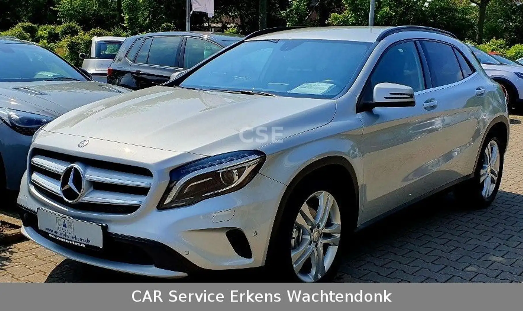 Mercedes-Benz GLA 200 GLA -Klasse GLA 200 Automatik Bi Xenon N Silber - 1