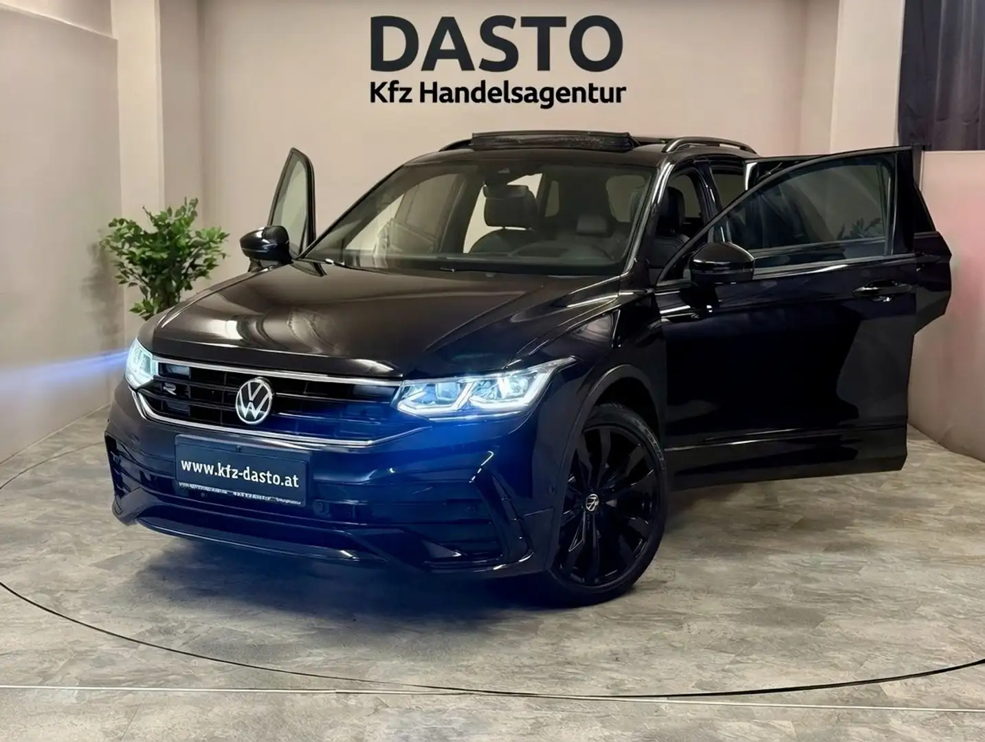 Volkswagen Tiguan 2.0 TDI__R-Line__DSG__4Motion__PANO__ Schwarz - 1