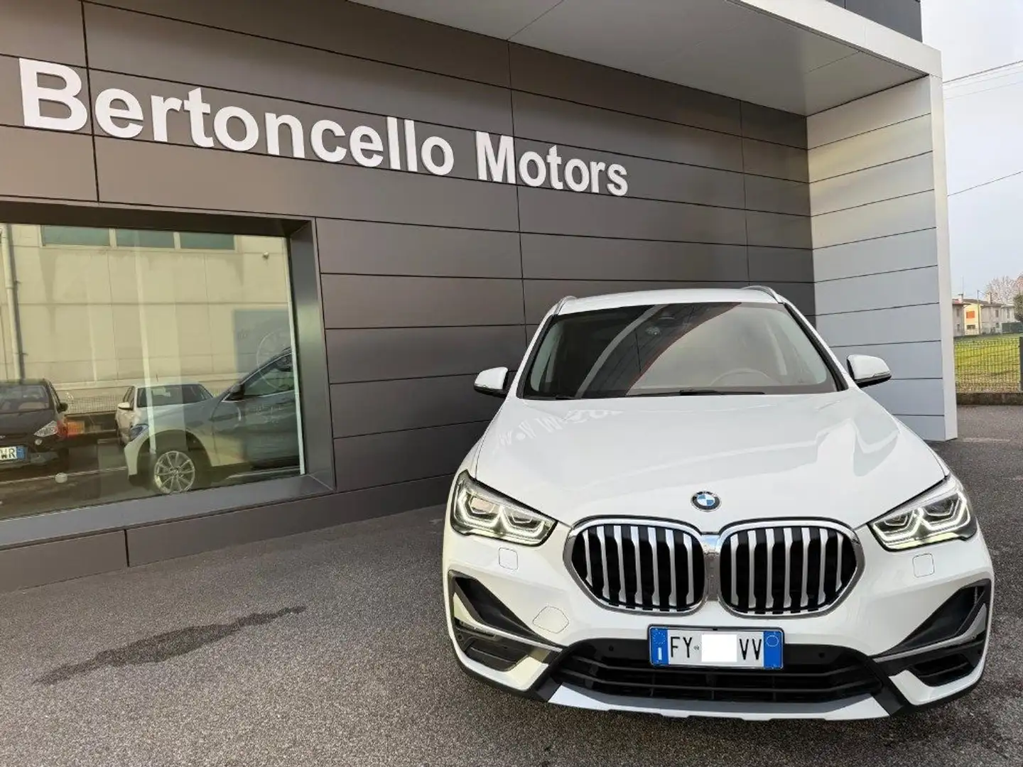 BMW X1 1.5 140cv sDrive18i xLine LED-PELLE-NAVI Bianco - 2