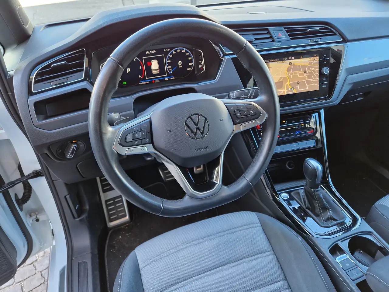 Volkswagen Touran 2.0TDI 150Cv R-Line DSG ACC LED 7Seater 18"VirCock 9