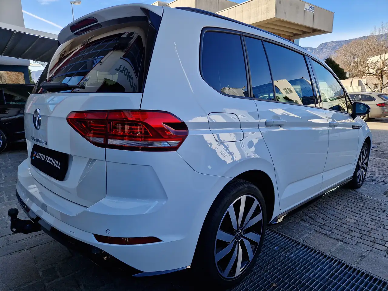 Volkswagen Touran 2.0TDI 150Cv R-Line DSG ACC LED 7Seater 18"VirCock 3