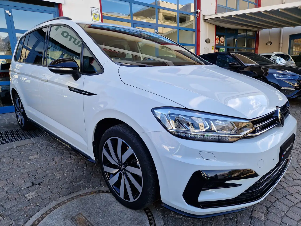 Volkswagen Touran 2.0TDI 150Cv R-Line DSG ACC LED 7Seater 18"VirCock 2