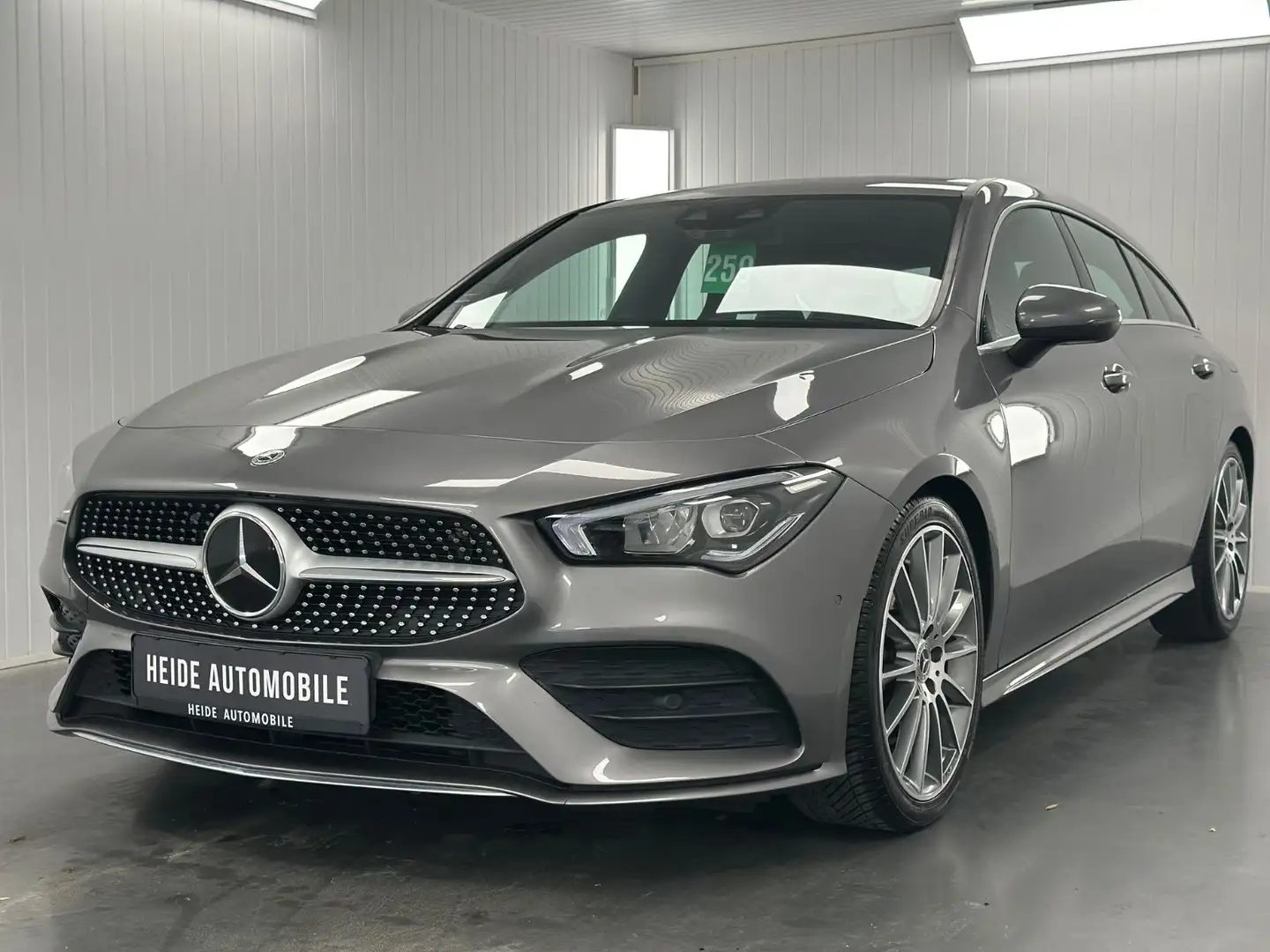 Mercedes-Benz CLA 200 d Shooting Brake AMG Paket MBUX LED AHK Grey - 1