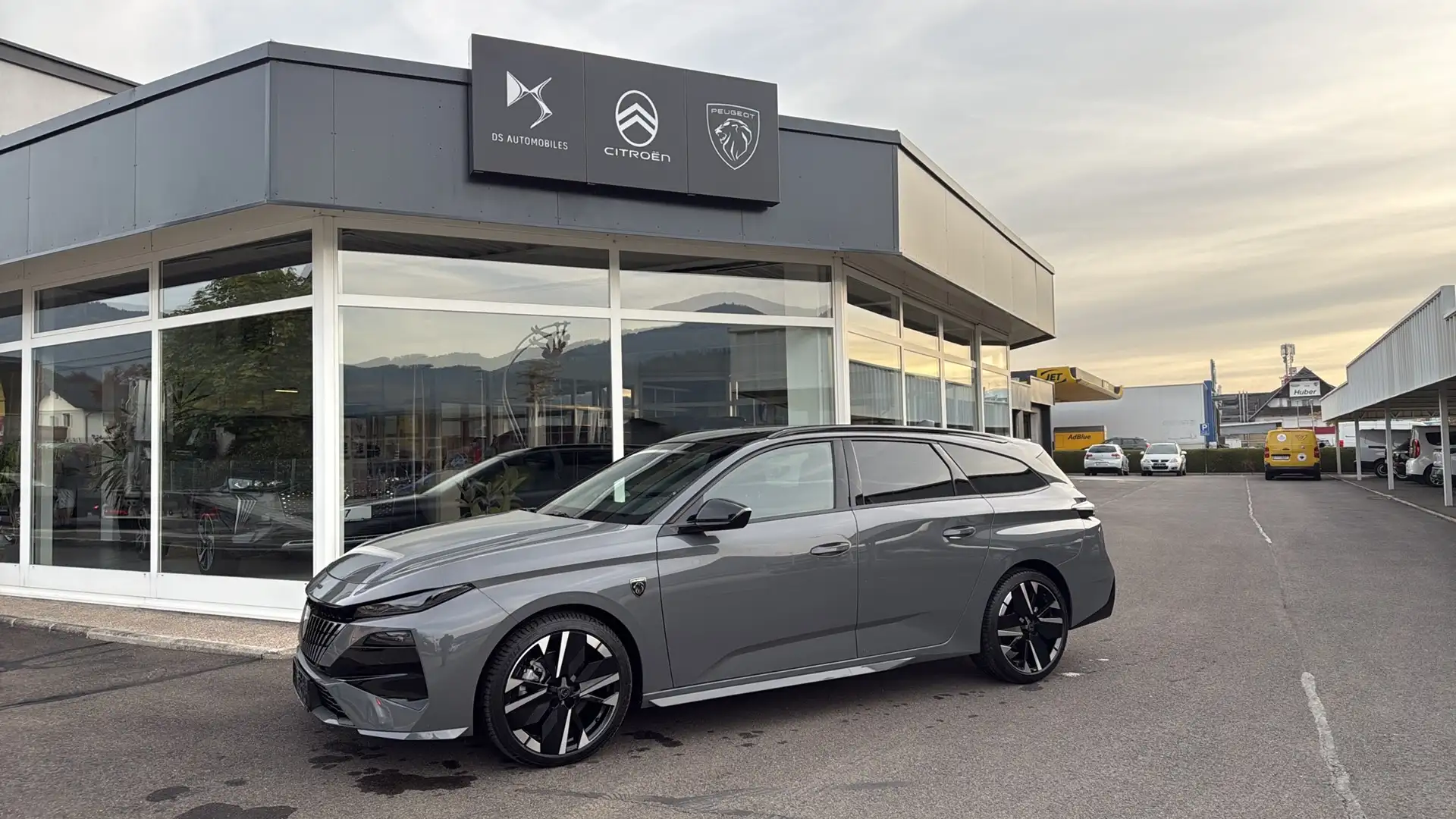 Peugeot 308 SW Hybrid 145 GT Exclusive Grau - 2