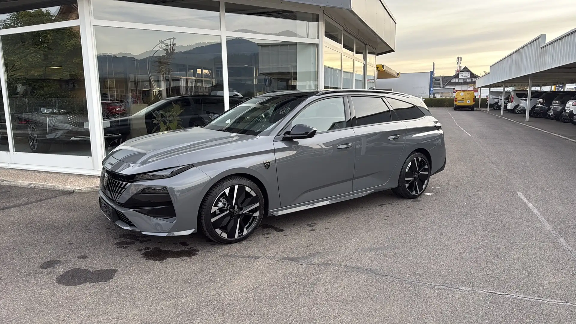 Peugeot 308 SW Hybrid 145 GT Exclusive Grau - 1