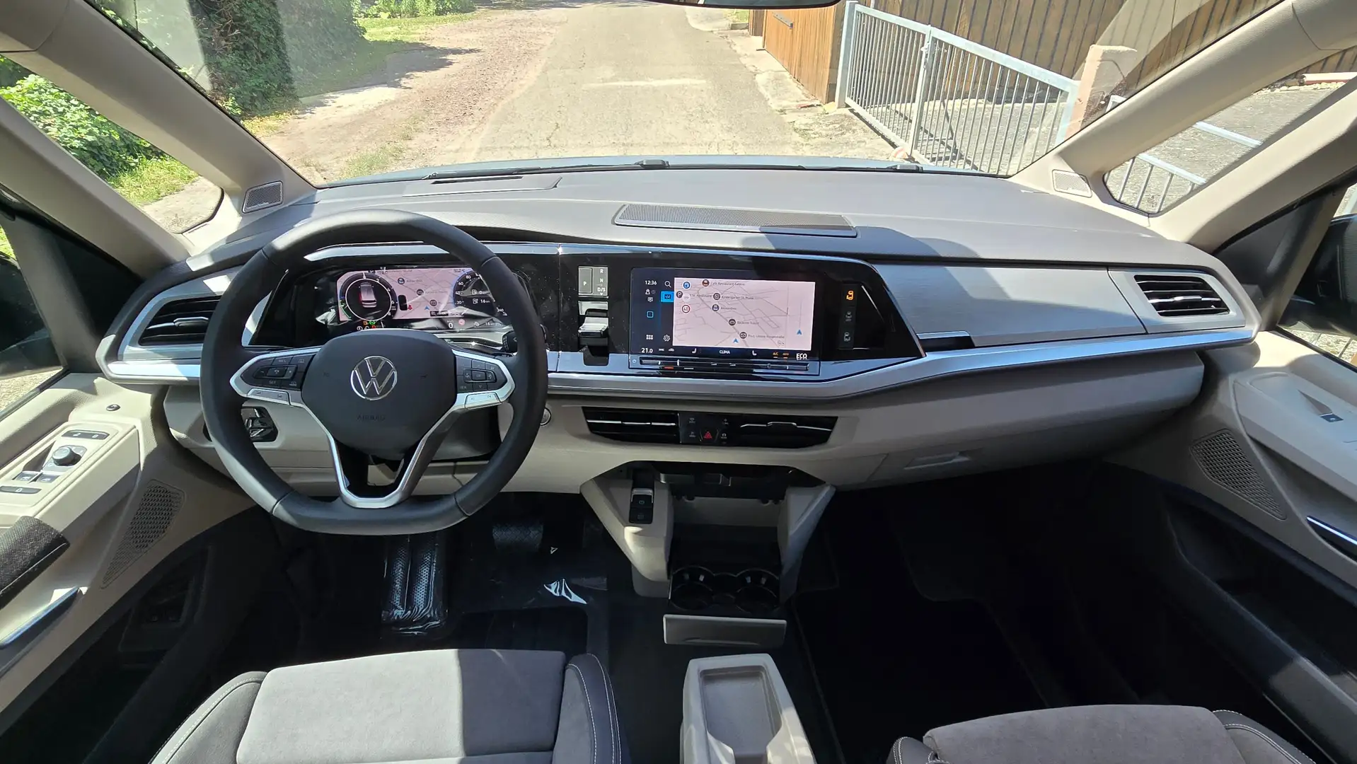 Volkswagen T7 Multivan Edition e hybrid Allrad,VOLL! AHK,Vis A Vis, Garan Grau - 2