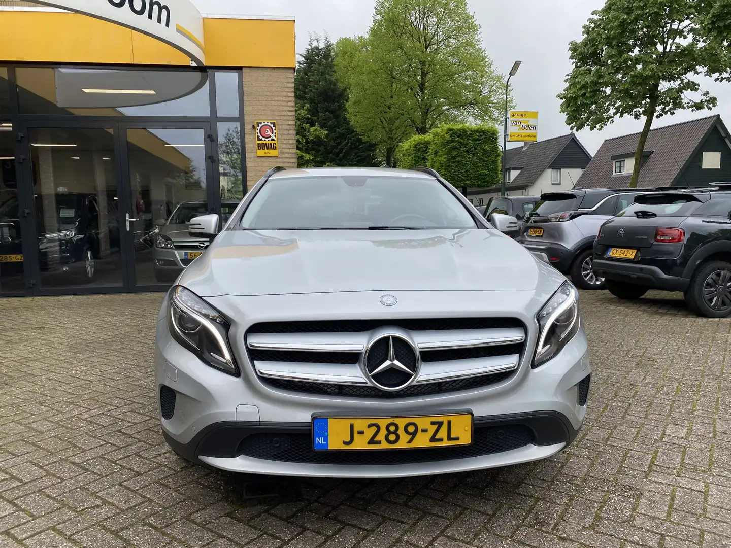 Mercedes-Benz GLA 200 Ambition Automaat Navi Grau - 2