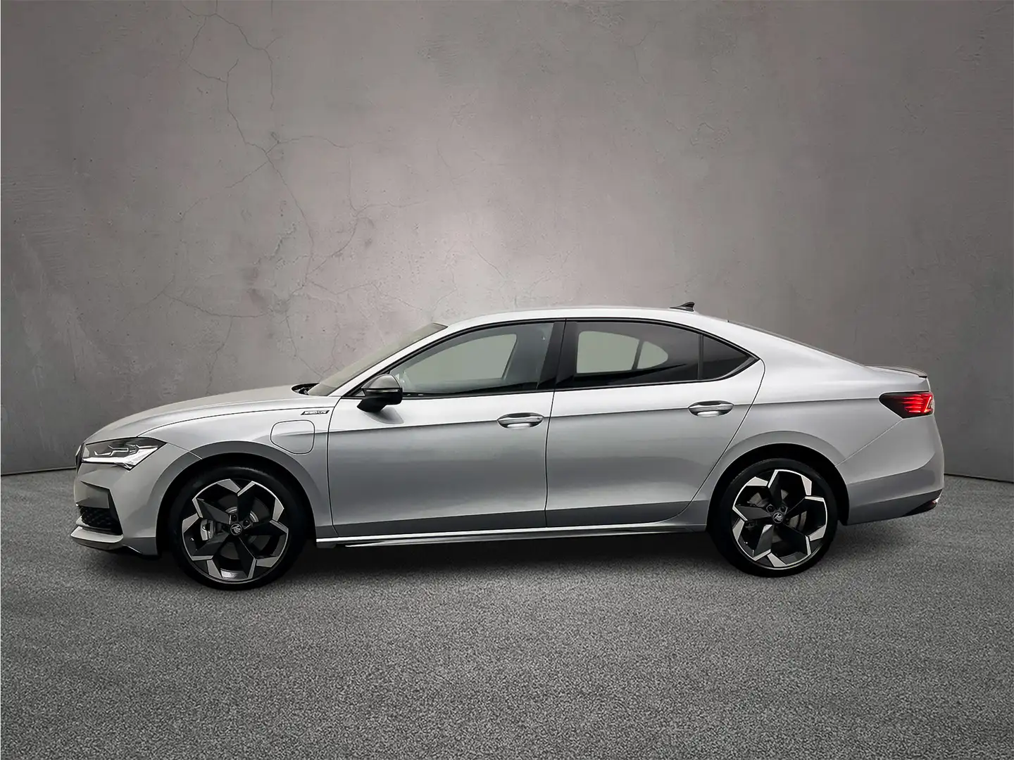 Skoda Superb 1.5 TSI iV 204pk Sportline Business €2.000,- inrui Grijs - 2
