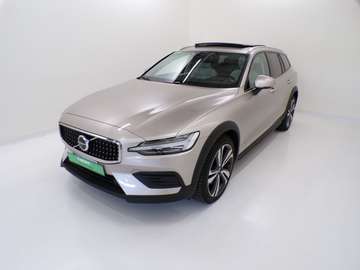 - V60 Cross Country 2.0 b4 Ultimate awd auto