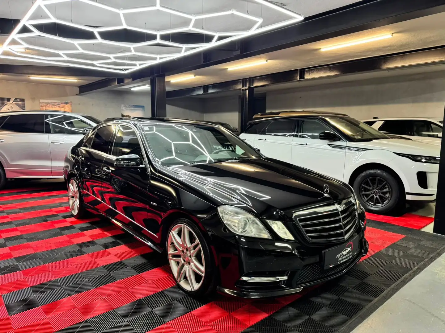 Mercedes-Benz E 350 Avantgarde A-Edition Plus BlueEfficiency CDI Aut. Schwarz - 1