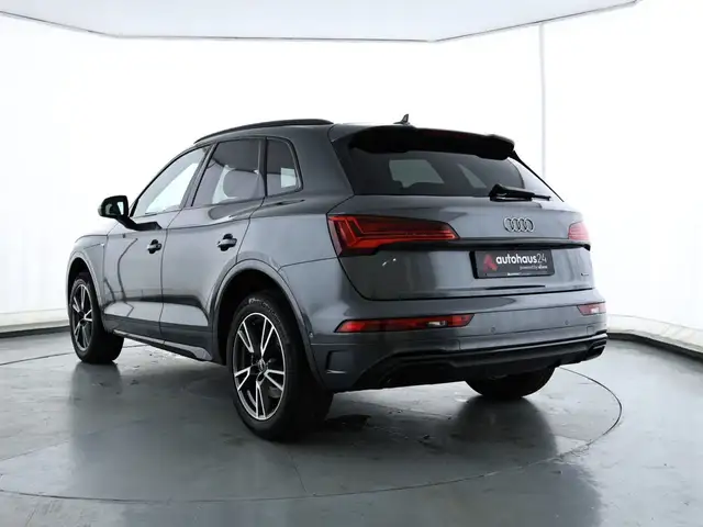 Audi Q5 view 4