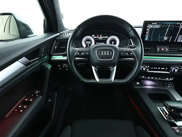 Audi Q5 view 10