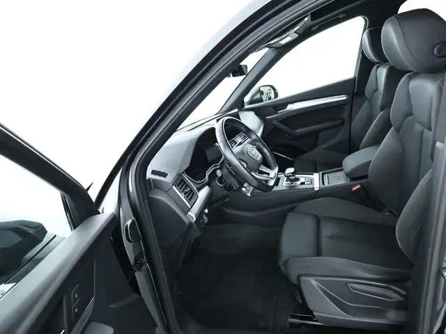 Audi Q5 view 8
