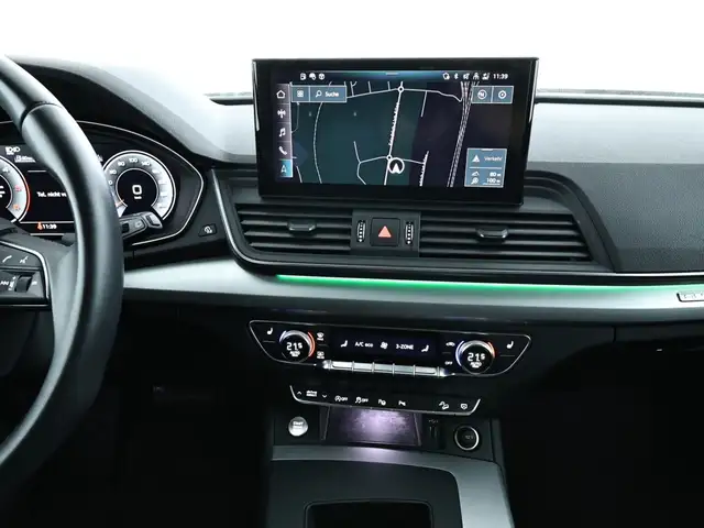 Audi Q5 view 11