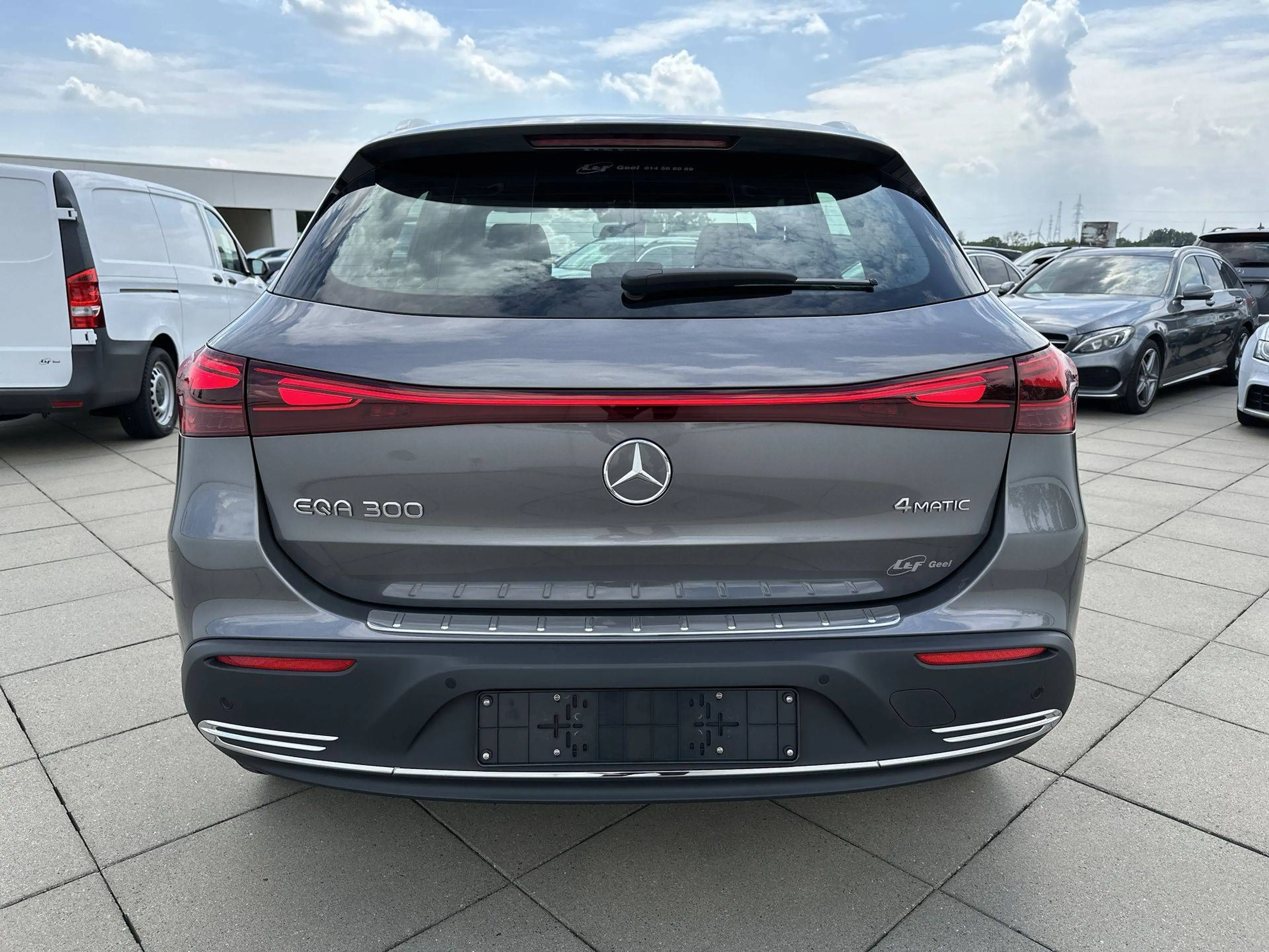 Mercedes-Benz EQA 300 4-Matic Luxury Line Distronic Memory — photo 7
