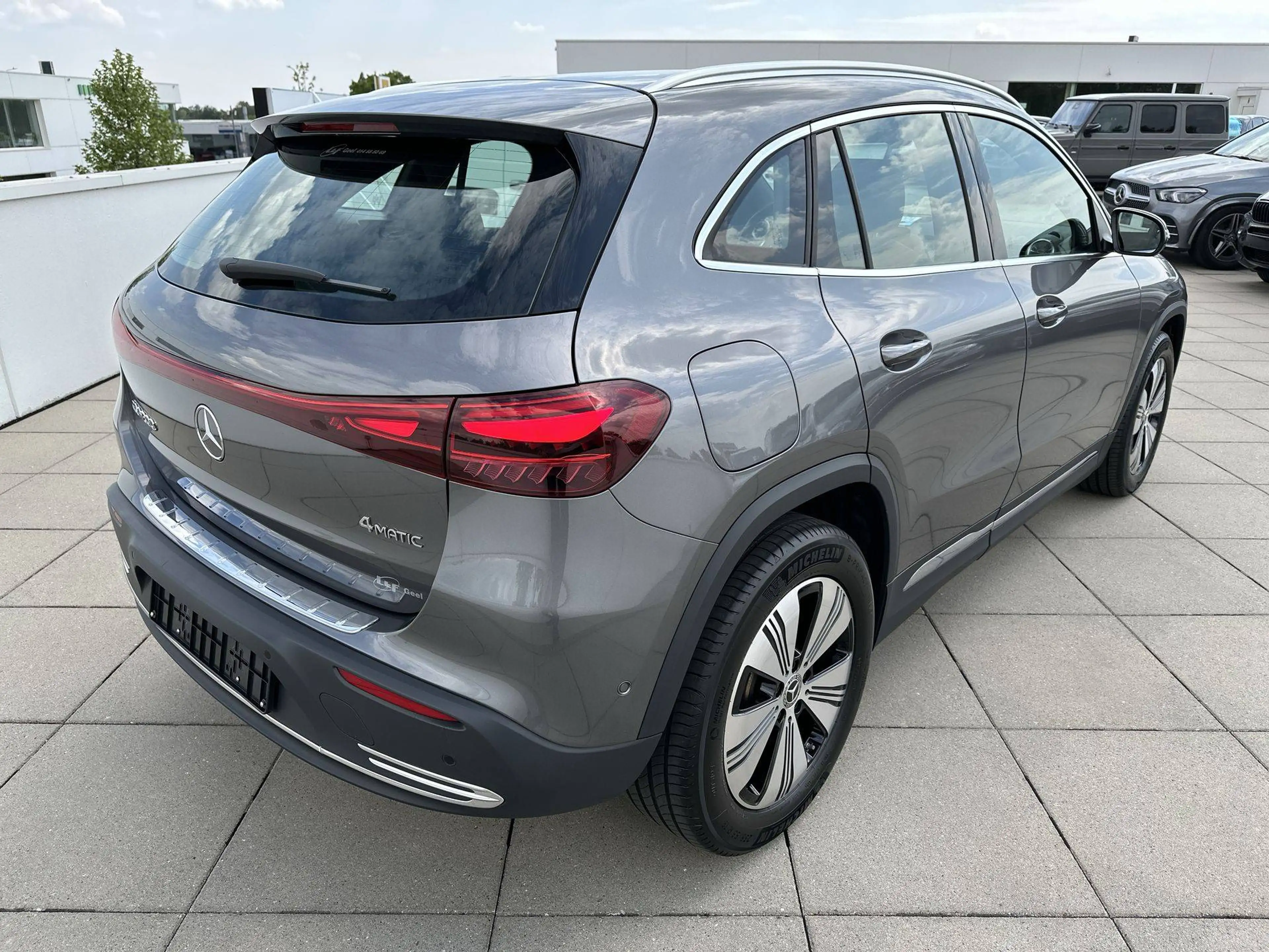 Mercedes-Benz EQA 300 4-Matic Luxury Line Distronic Memory — photo 9