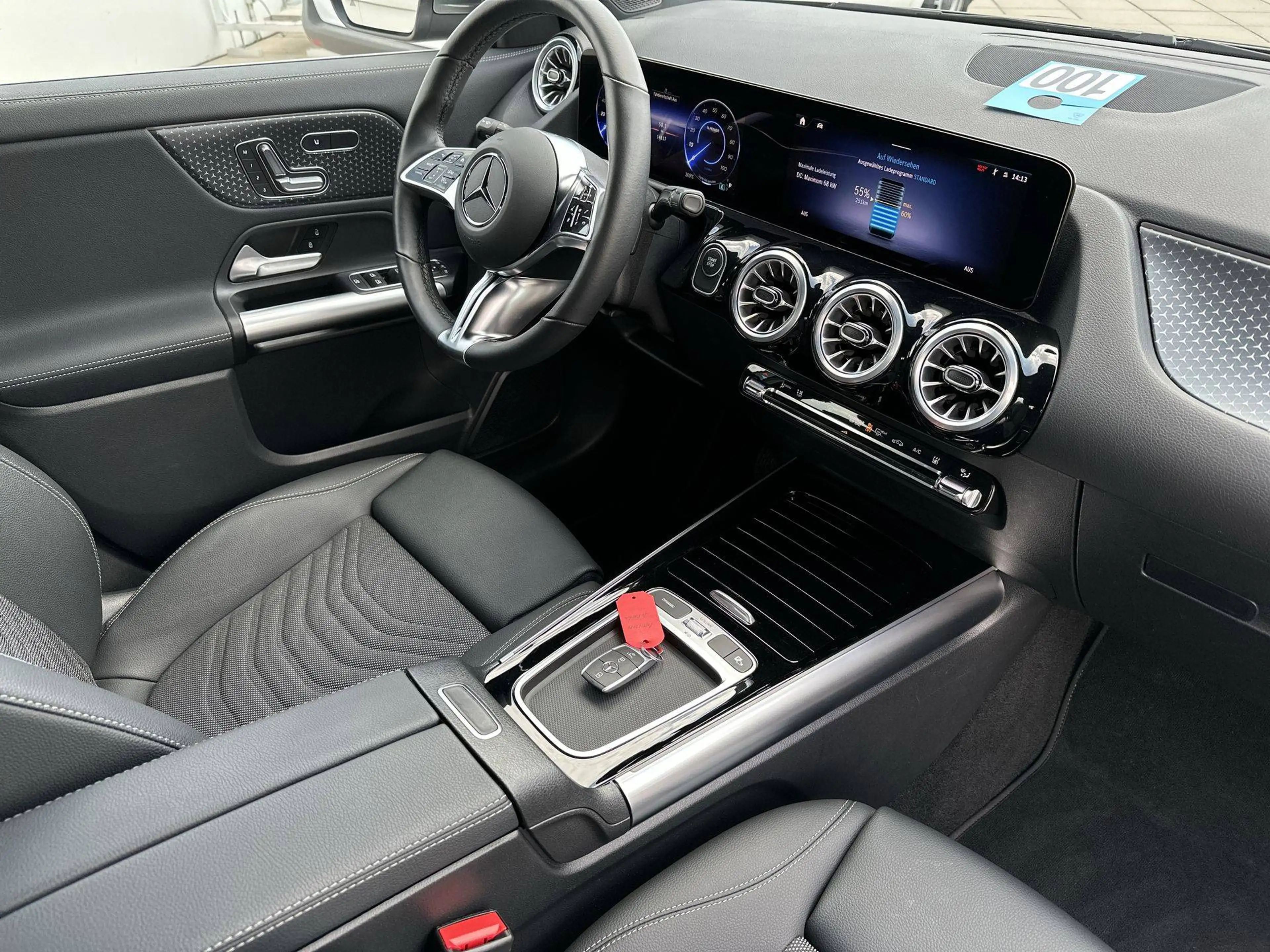 Mercedes-Benz EQA 300 4-Matic Luxury Line Distronic Memory — photo 11