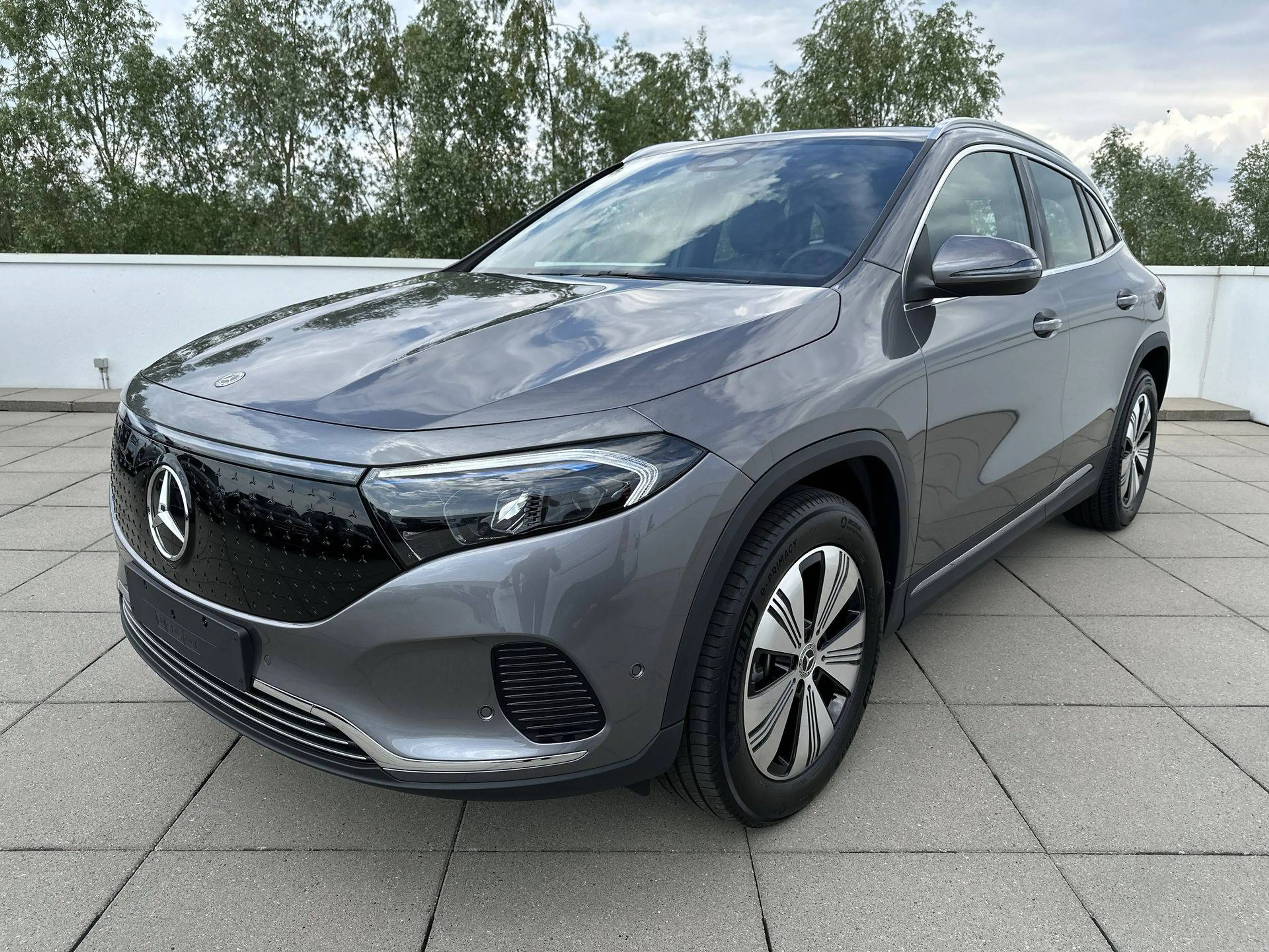 Mercedes-Benz EQA 300 4-Matic Luxury Line Distronic Memory