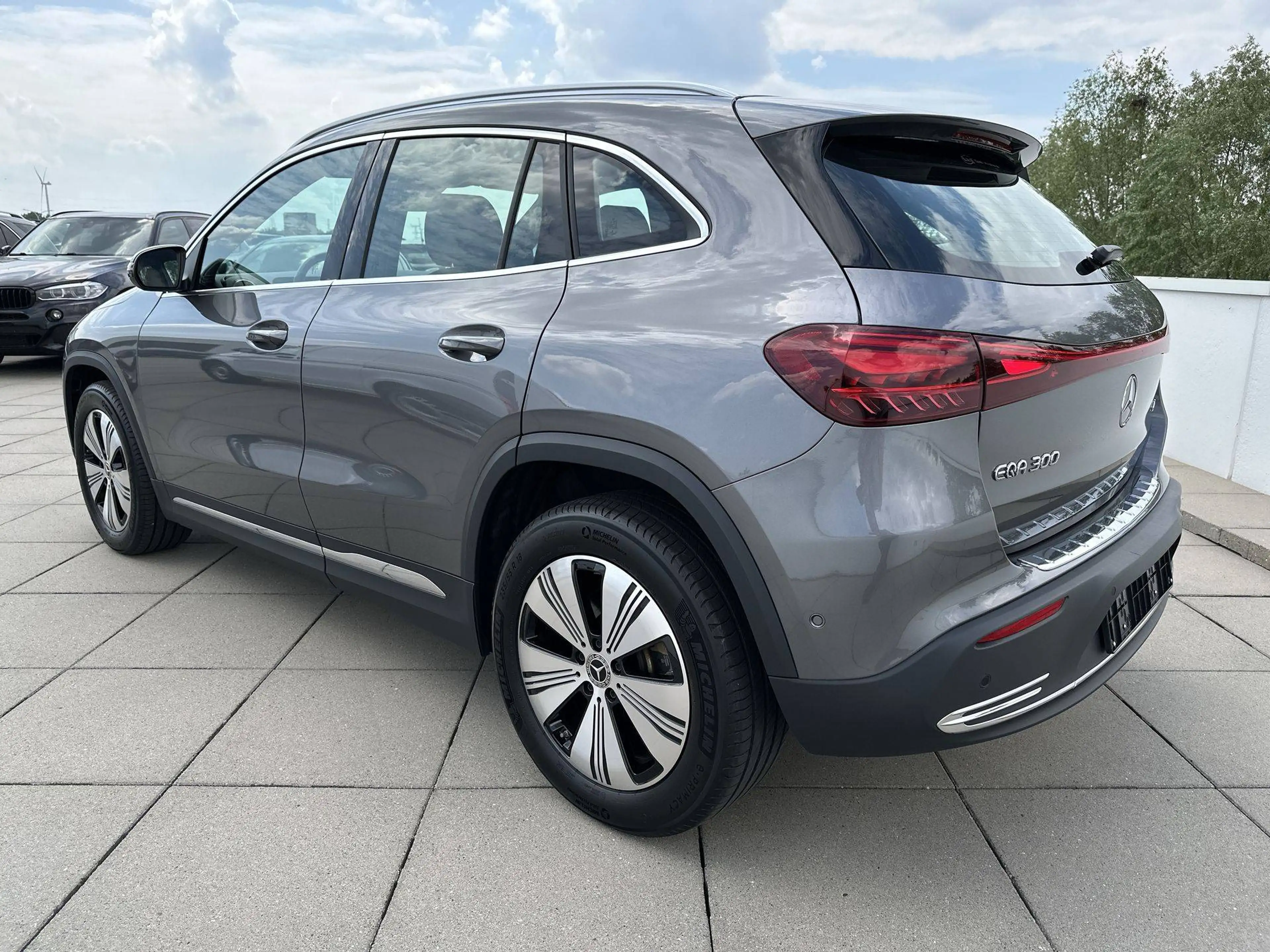 Mercedes-Benz EQA 300 4-Matic Luxury Line Distronic Memory — photo 8