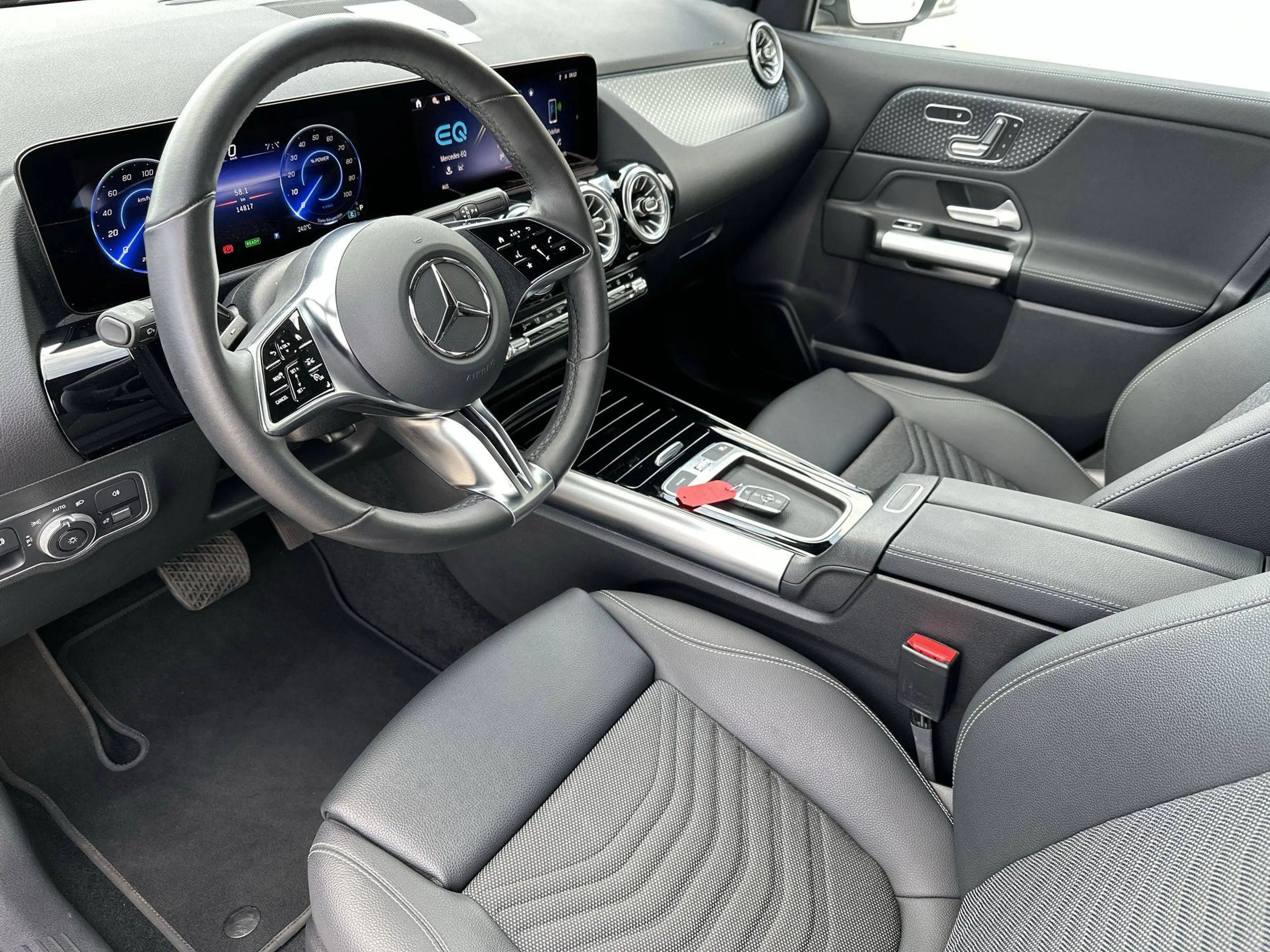 Mercedes-Benz EQA 300 4-Matic Luxury Line Distronic Memory — photo 13