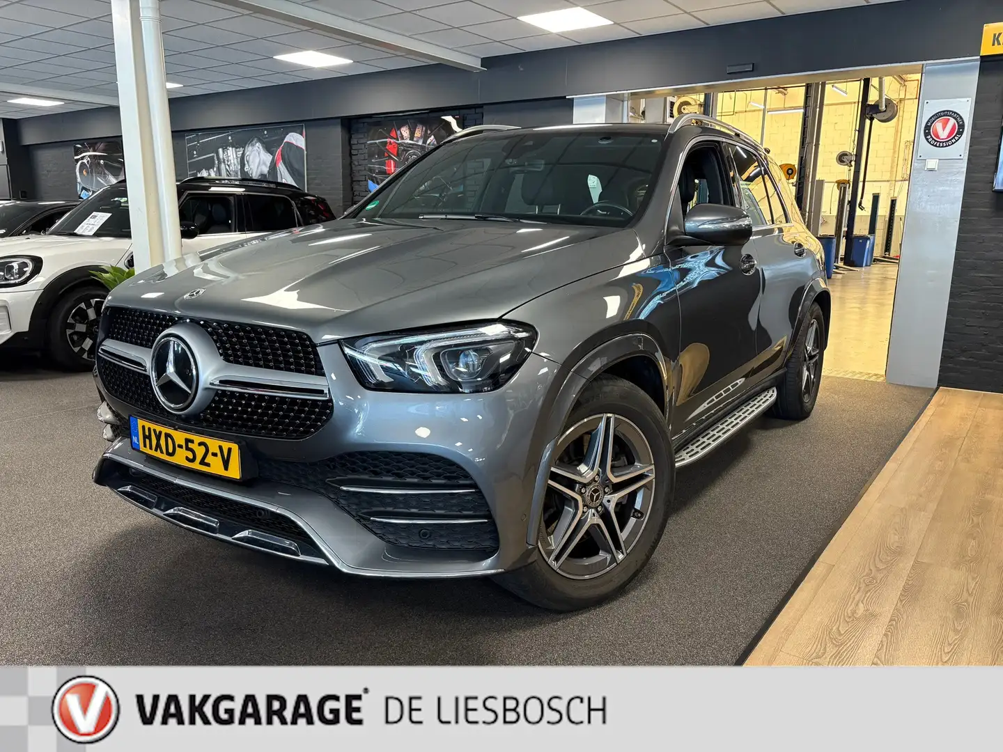 Mercedes-Benz GLE 350 e 4MATIC Premium Plus / AMG-line / Panorama-dak /s Grijs - 2