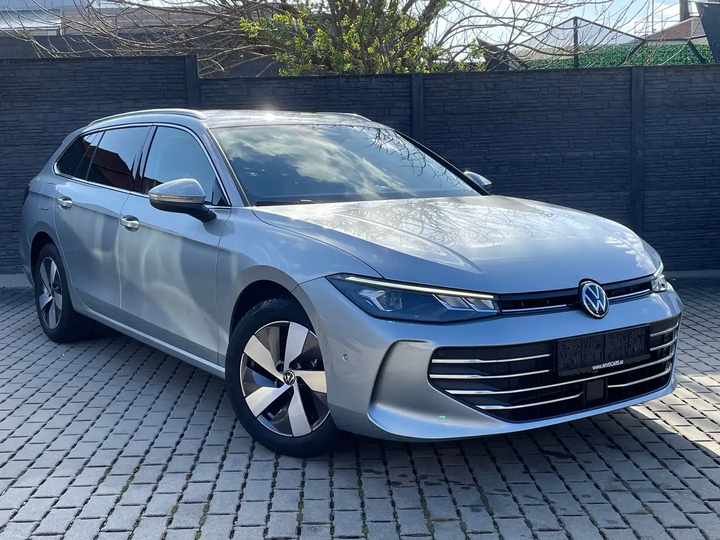 Volkswagen Passat Variant 1.5 eTSI Style Business DSG "Navi/360° Camera" Plateado - 1
