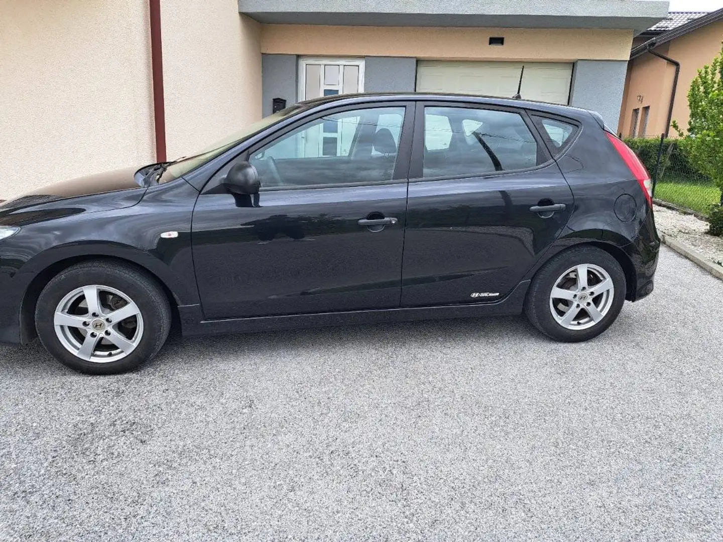 Hyundai i30 i30 1,6 CRDi Europe plus DPF Europe plus Schwarz - 1