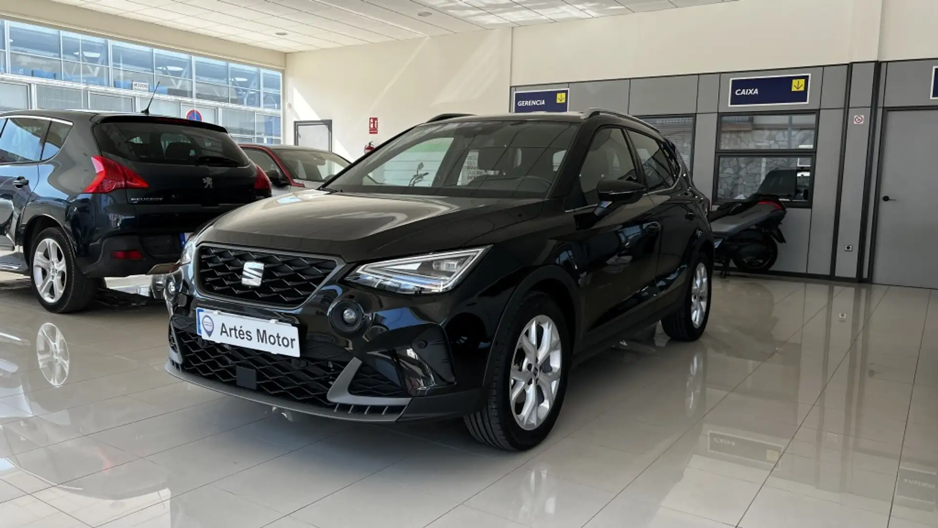 SEAT Arona 1.0 TSI S&S Xperience DSG7 XM 115 Negro - 2