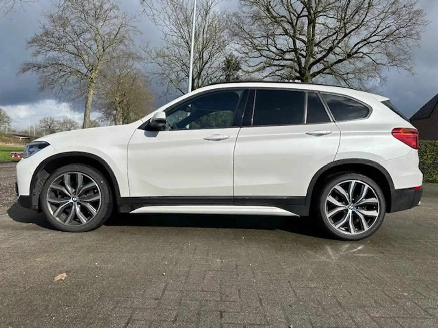 BMW X1 2.0 dA xDrive20 Sport Line met opties, goede staat Blanc - 2